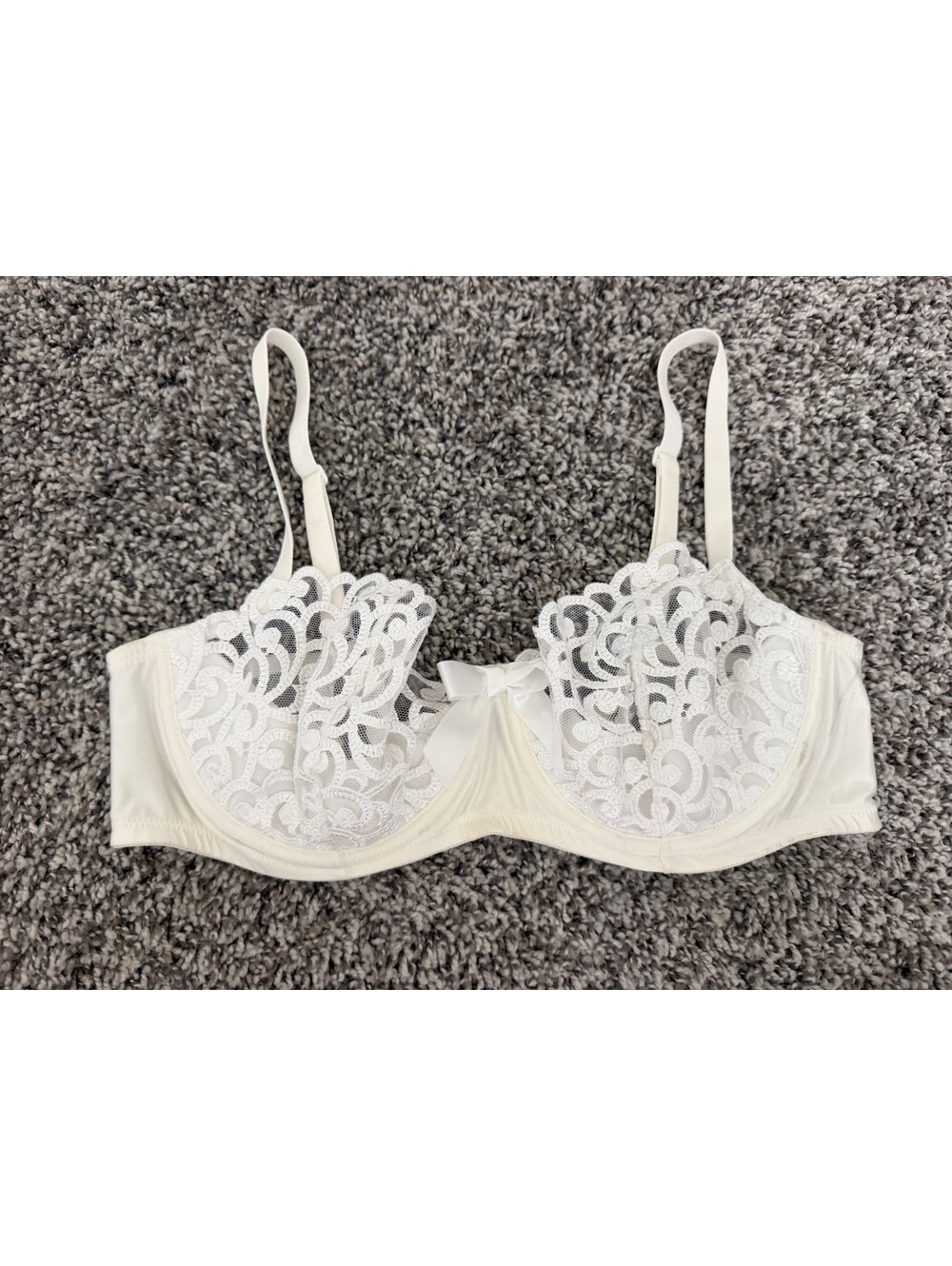 Victoria’s Secret Vintage Cream/White Floral Sheer Lace Underwire  Bra size 36C